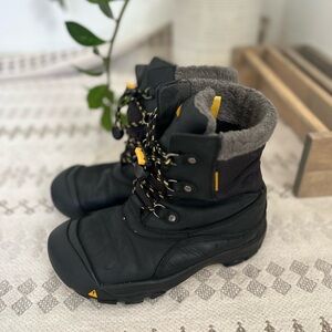 KEEN 37 size 5 Leather Boots Mid Calf Ankle